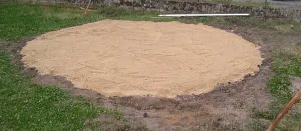 Comment installer une piscine autoportée sur un terrain en pente ?